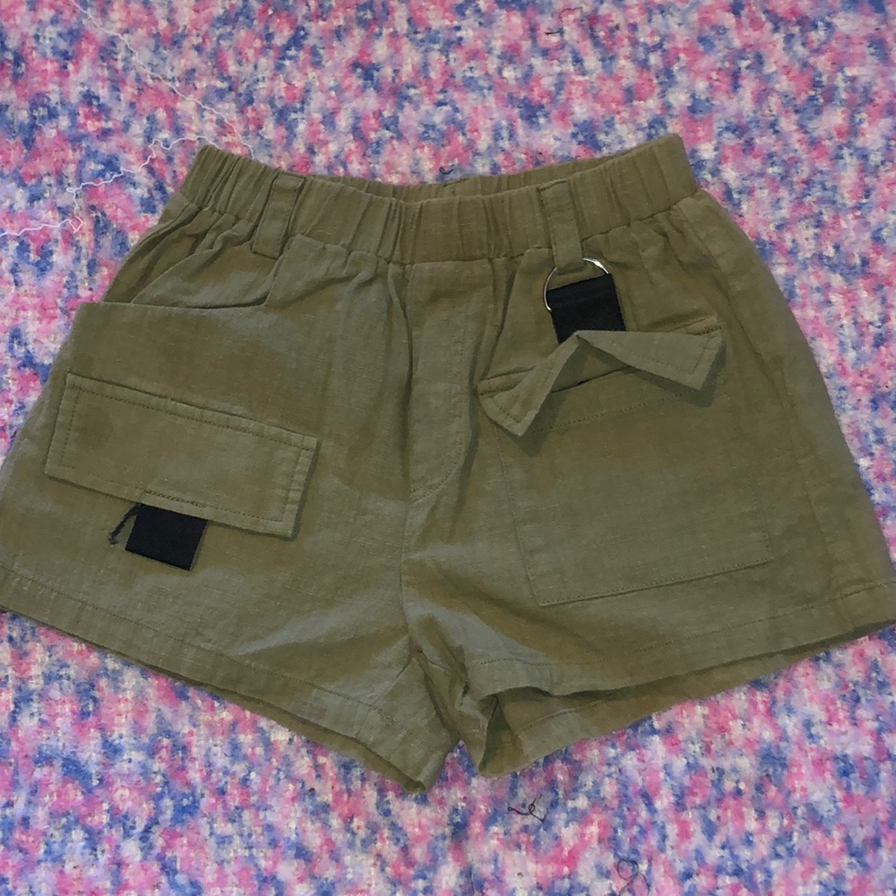 Worn once XXS/XS grunge army green short